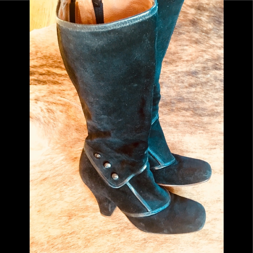 Chie Mihara Vintage style suede boots